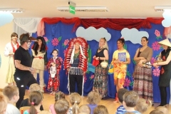 Rodzice-z-okazji-Dnia-Dziecka-przedstawiaja-bajke-pt.-Czerwony-Kapturek-14