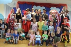 Rodzice-z-okazji-Dnia-Dziecka-przedstawiaja-bajke-pt.-Czerwony-Kapturek-17