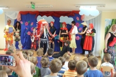 Rodzice-z-okazji-Dnia-Dziecka-przedstawiaja-bajke-pt.-Czerwony-Kapturek-19