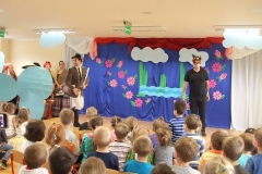 Rodzice-z-okazji-Dnia-Dziecka-przedstawiaja-bajke-pt.-Czerwony-Kapturek-20