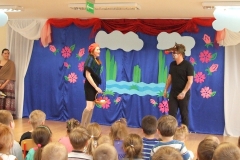 Rodzice-z-okazji-Dnia-Dziecka-przedstawiaja-bajke-pt.-Czerwony-Kapturek-3