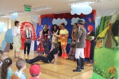 Rodzice-z-okazji-Dnia-Dziecka-przedstawiaja-bajke-pt.-Czerwony-Kapturek-5