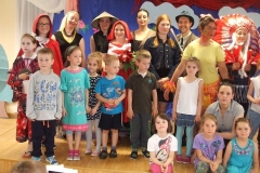 Rodzice-z-okazji-Dnia-Dziecka-przedstawiaja-bajke-pt.-Czerwony-Kapturek-6