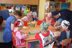 Salatka-owocowo-warzywana-w-grupie-starszakow-30.09-2