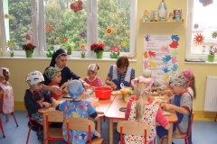 Salatka-owocowo-warzywana-w-grupie-starszakow-30.09-24