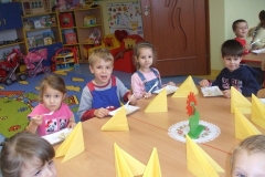 Salatka-owocowo-warzywana-w-grupie-starszakow-30.09-28