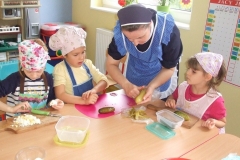 Salatka-owocowo-warzywana-w-grupie-starszakow-30.09-32