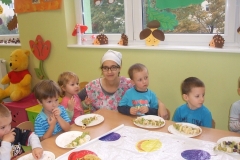 Sloneczka-przygotowaly-owocowe-szaszlyki-10