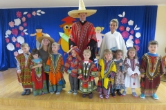 Spotkanie-z-grupa-Misyjna-i-klerykiem-Michalem-absolwentem-przedszkola-11.12-11