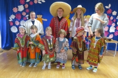 Spotkanie-z-grupa-Misyjna-i-klerykiem-Michalem-absolwentem-przedszkola-11.12-7