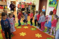Spotkanie-z-mama-i-ciocia-Moniki-poznajemy-skrzypce-i-wiolonczele-16.03-11