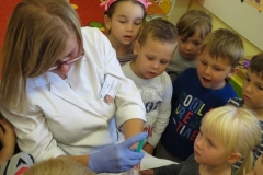 Spotkanie-z-pielegniarka-p.-Brygida-babcia-Zuzi-w-gr.-Boze-Duszki-19.09-10