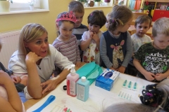 Spotkanie-z-pielegniarka-p.-Brygida-babcia-Zuzi-w-gr.-Boze-Duszki-19.09-14