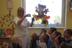 Spotkanie-z-pielegniarka-p.-Brygida-babcia-Zuzi-w-gr.-Boze-Duszki-19.09-15