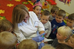 Spotkanie-z-pielegniarka-p.-Brygida-babcia-Zuzi-w-gr.-Boze-Duszki-19.09-4