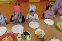 Szaszlyki-owocowe-u-Bozych-Duszkow-1