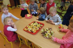 Szaszlyki-owocowe-u-Bozych-Duszkow-12