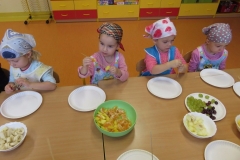 Szaszlyki-owocowe-u-Bozych-Duszkow-19