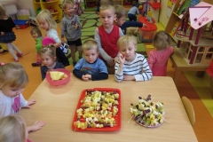 Szaszlyki-owocowe-u-Bozych-Duszkow-9