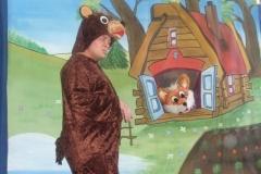 Teatrzyk pt. „Zajęcza chatka”- 01.10