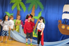 UROCZYSTE-POZEGNANIE-PRZEDSZKOLAKOW-BAJKA-pt.-PIOTRUS-PAN-W-WYKONANIU-PROMYCZKOW-20.06-15