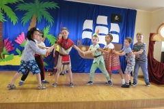 UROCZYSTE-POZEGNANIE-PRZEDSZKOLAKOW-BAJKA-pt.-PIOTRUS-PAN-W-WYKONANIU-PROMYCZKOW-20.06-17