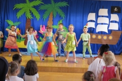 UROCZYSTE-POZEGNANIE-PRZEDSZKOLAKOW-BAJKA-pt.-PIOTRUS-PAN-W-WYKONANIU-PROMYCZKOW-20.06-19