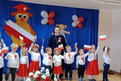 Uroczystosc-Swieta-Niepodleglosci-Polski-u-Promyczkow-i-Sloneczek-13