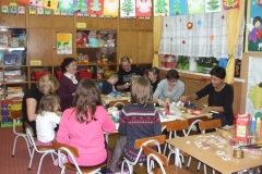 Wspolne-przygotowanie-przez-rodzicow-ozdob-na-kiermasz-zwiazany-z-Kkoncertem-Swiatecznych-Marzen-15.01-10