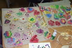 Wspolne-przygotowanie-przez-rodzicow-ozdob-na-kiermasz-zwiazany-z-Kkoncertem-Swiatecznych-Marzen-15.01-6