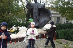 Wspominamy-dzien-Wszystkich-Swietych-i-modlimy-sie-za-zmarlych-30.10-2