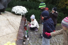 Wspominamy-dzien-Wszystkich-Swietych-i-modlimy-sie-za-zmarlych-30.10-6