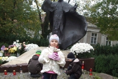 Wspominamy-dzien-Wszystkich-Swietych-i-modlimy-sie-za-zmarlych-30.10-8