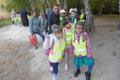 Wycieczka-do-lasu-Sloneczka-11.10-4