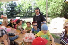 Wycieczka-do-Osady-Traperskiej-w-Bolechowku-grupa-Promyczki-i-Aniolki-11.05-10