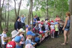 Wycieczka-do-Osady-Traperskiej-w-Bolechowku-grupa-Promyczki-i-Aniolki-11.05-15