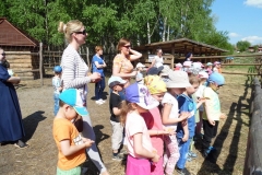Wycieczka-do-Osady-Traperskiej-w-Bolechowku-grupa-Promyczki-i-Aniolki-11.05-24