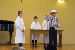 Wycieczka-do-szkoly-katedralnej-na-przedstawienie-pt.-Emilek-22.02-10