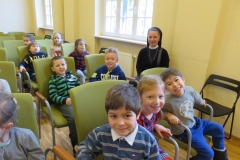 Wycieczka-do-szkoly-katedralnej-na-przedstawienie-pt.-Emilek-22.02-5