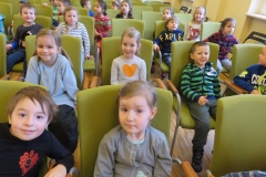 Wycieczka-do-szkoly-katedralnej-na-przedstawienie-pt.-Emilek-22.02-7