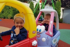 Zabawy-dzieci-w-ogrodzie-2