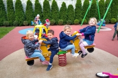 Zabawy-dzieci-w-ogrodzie-5