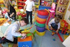 Zabawy dzieci w sali wrzesień