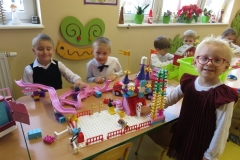 Zabawy-dzieci-w-sali-wrzesien-7