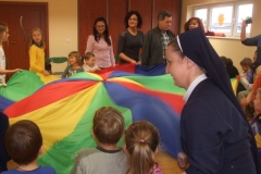 Zabawy-integracyjne-z-Rodzicami-grupa-Promyczki-i-Boze-Duszki-15.10-22