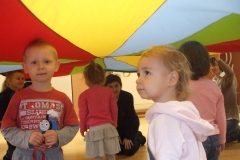 Zabawy-integracyjne-z-Rodzicami-grupa-Promyczki-i-Boze-Duszki-15.10-26