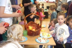 Zabawy-integracyjne-z-Rodzicami-grupa-Promyczki-i-Boze-Duszki-15.10-30