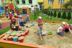 ZABAWY-W-OGRODZIE-PRZEDSZKOLNYM-23.06-13