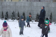 Zimowe-zabawy-w-ogrodzie-06.02-11
